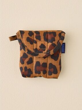✨BNWT - BAGGU Puffy AirPods Case - Leopard✨
